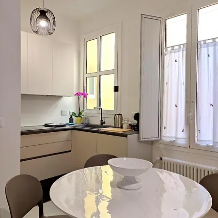 Avesella House *